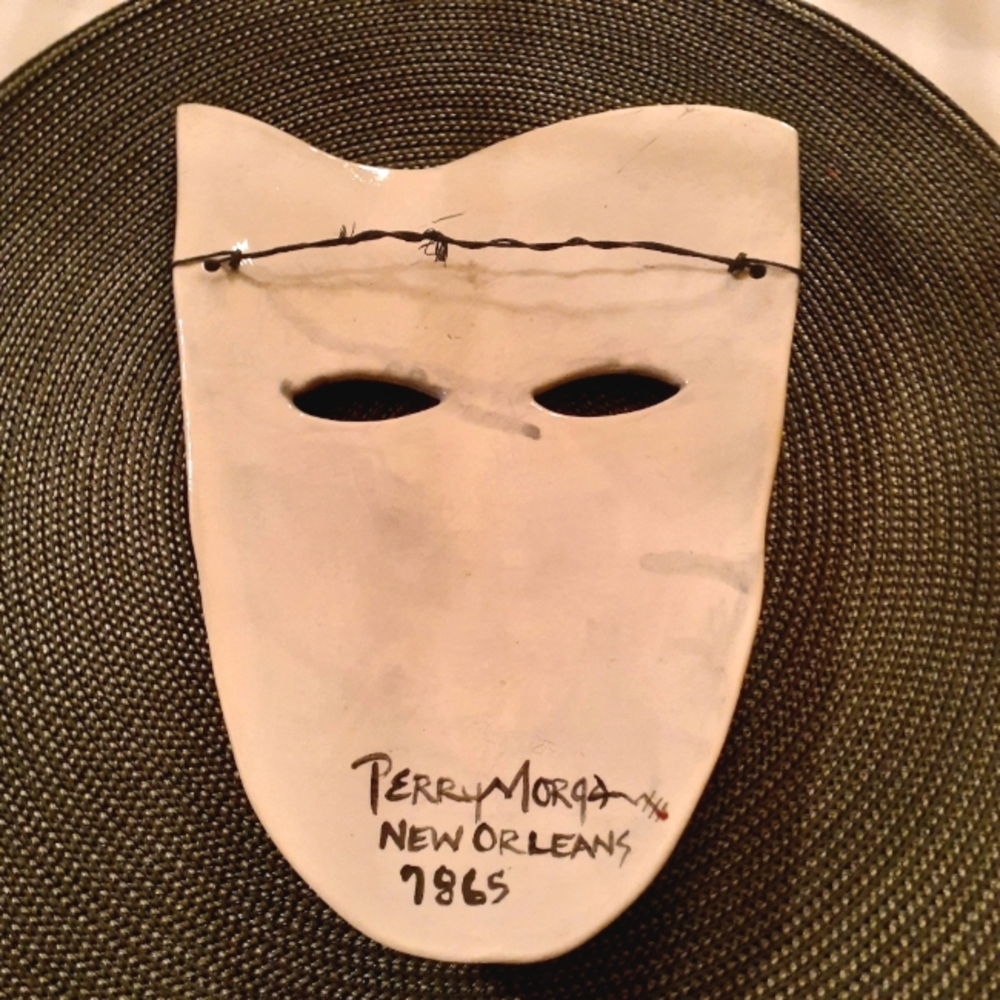 ARTIST SIGNED - PERRY MORGAN CERAMIC WALL MASK - Picture 2 of 2